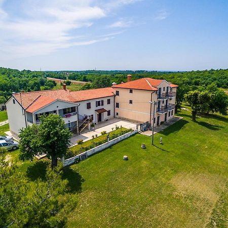 Lovely House Lindi In Porec Bagian luar foto