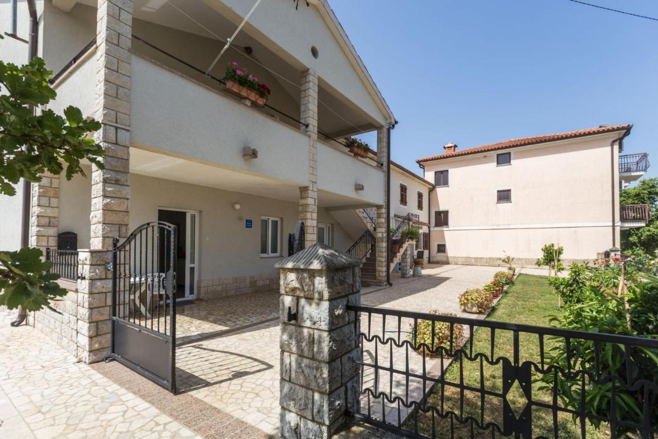 Lovely House Lindi In Porec Bagian luar foto