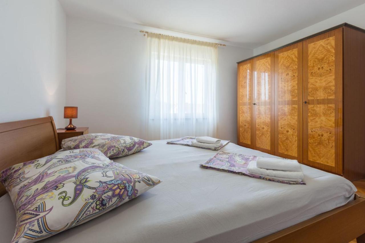 Lovely House Lindi In Porec Bagian luar foto