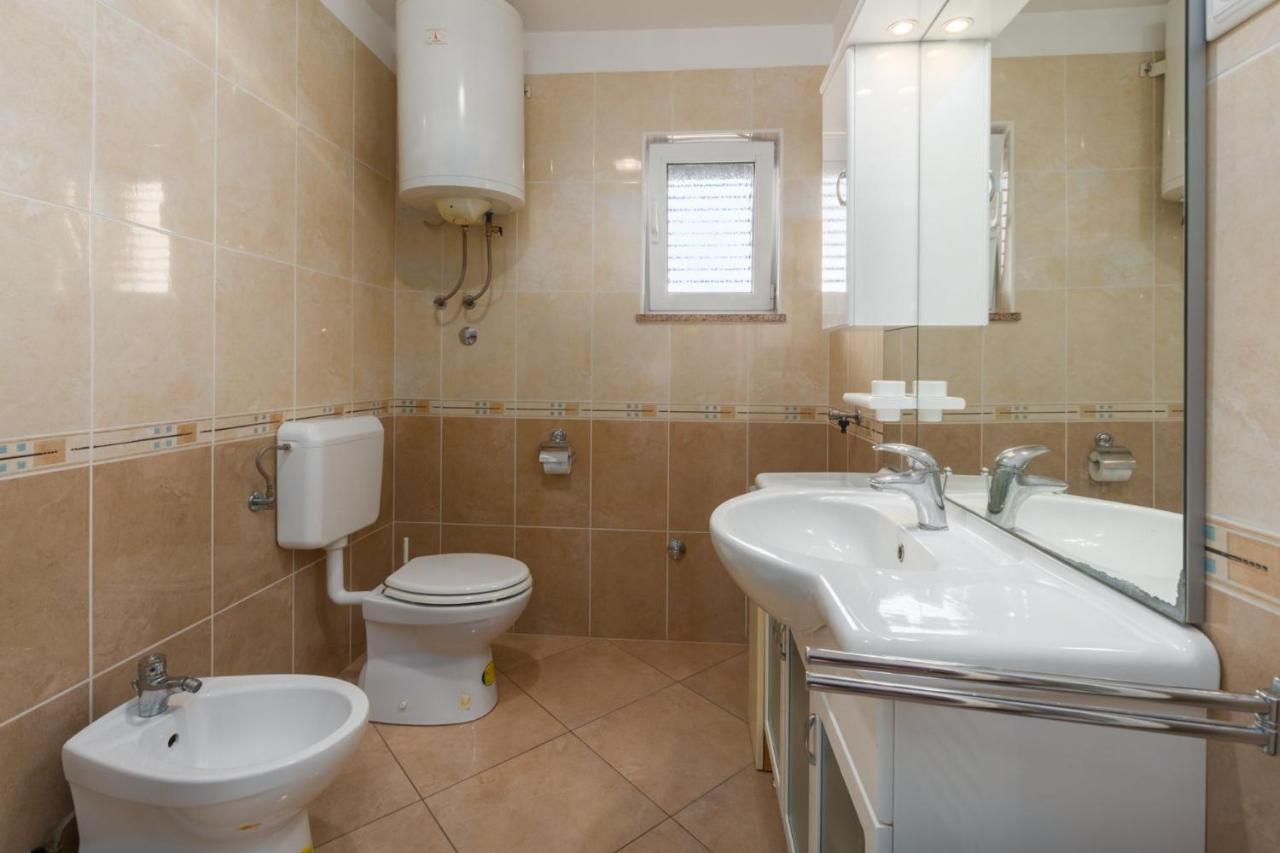 Lovely House Lindi In Porec Bagian luar foto
